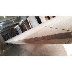 Réunion De La Table En Bois