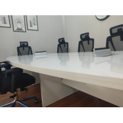 Böyük Oval Görüş Masası Blanc