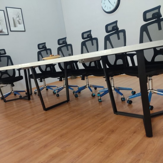 Böyük Oval Görüş Masası Blanc