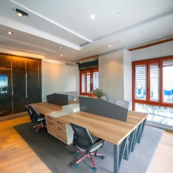 Bureau Pour Quatre Personnes