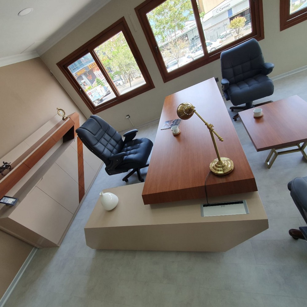 Ensemble de bureau exécutif doré