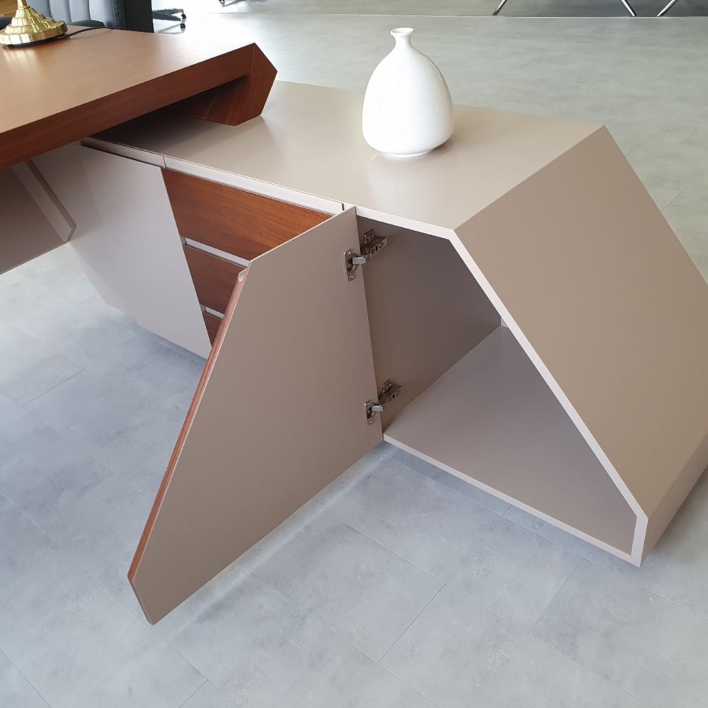 Ensemble de bureau exécutif doré