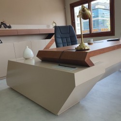 Ensemble de bureau exécutif doré