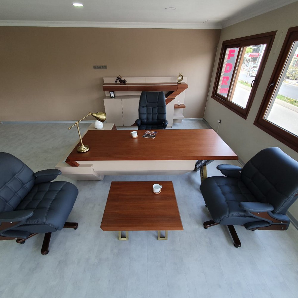 Ensemble de bureau exécutif doré