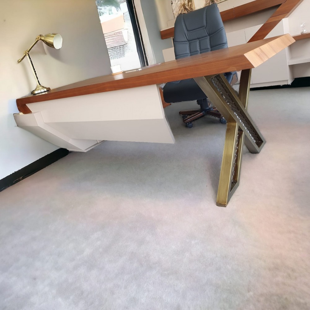 Ensemble de bureau exécutif doré