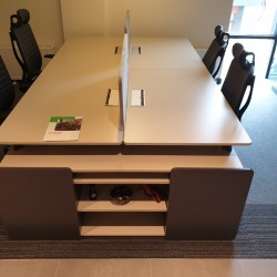 Apple Pour Quatre Personnes Bureau Poste De Travail