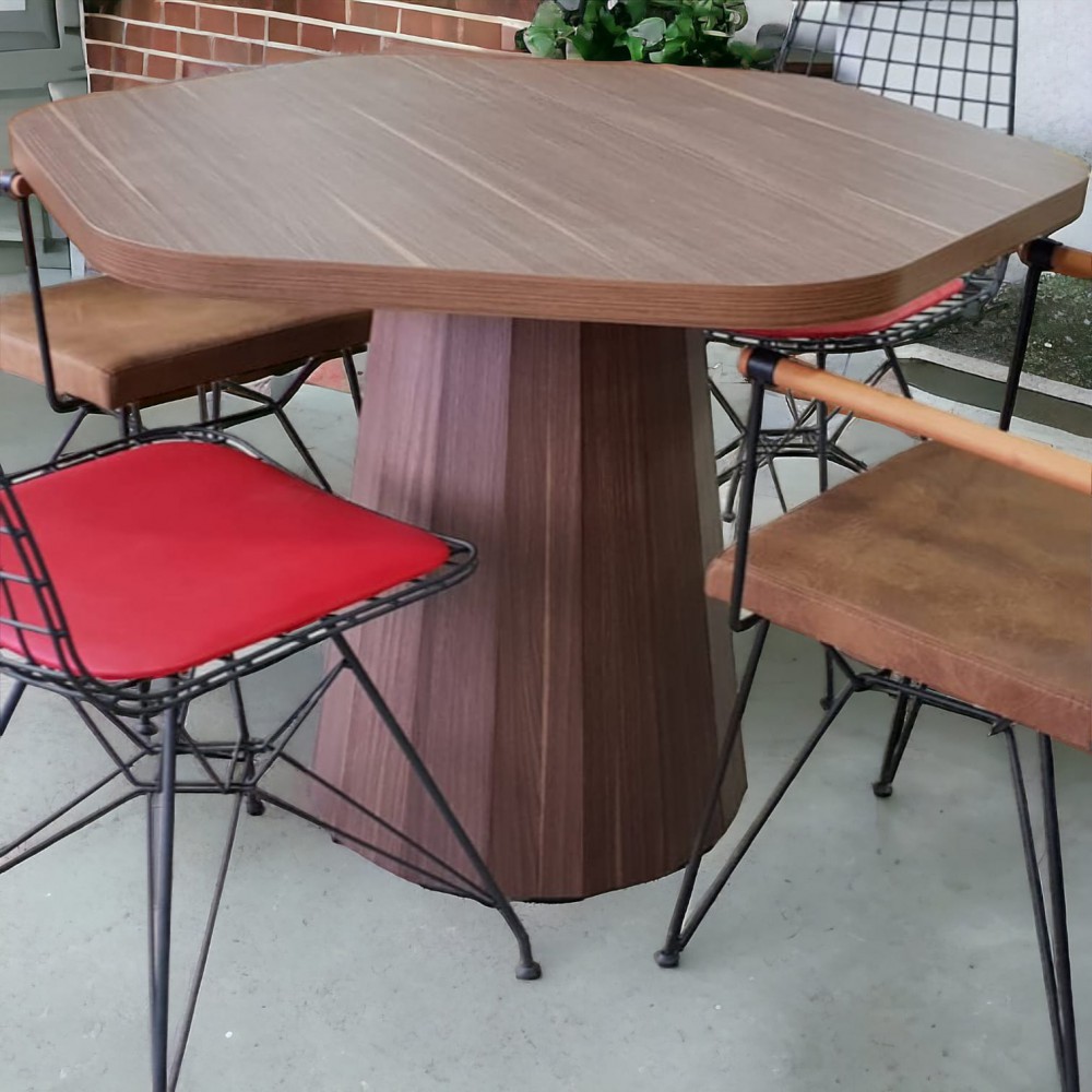 Pied conique en bois de réunion ronde