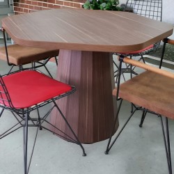 Pied conique en bois de réunion ronde