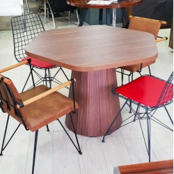 Pied conique en bois de réunion ronde