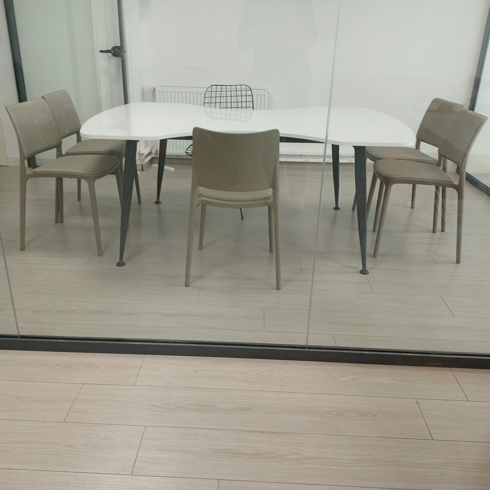 Böyük Oval Görüş Masası