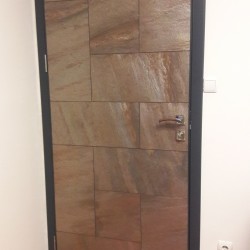 Systèmes de séparation de porte en pierre