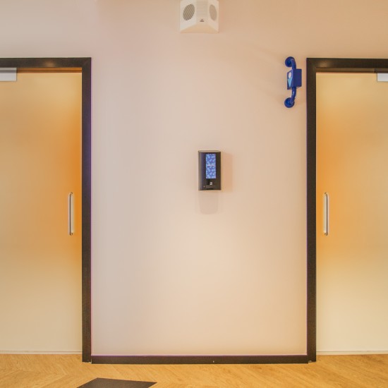 Systèmes De Cloisons À Portes Vitrées