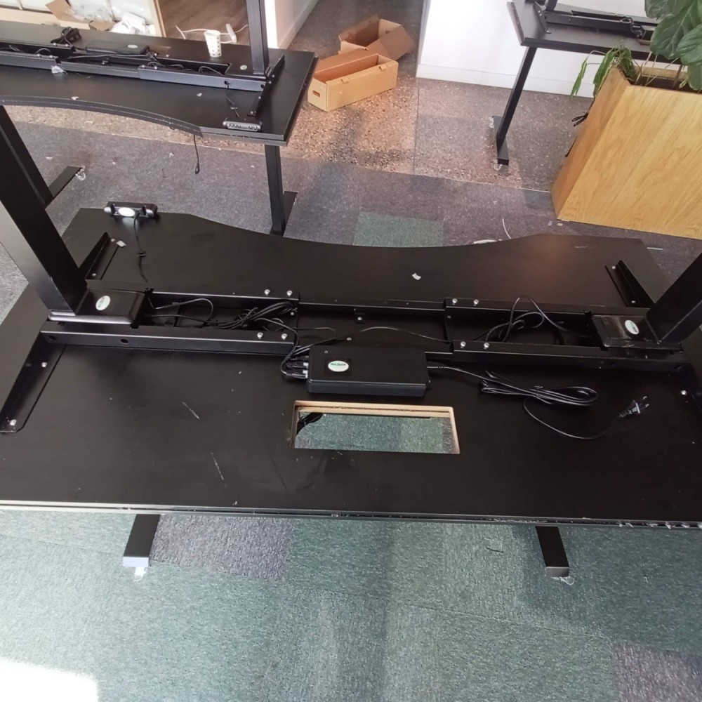 Bureau à roulettes motorisé à hauteur réglable IOM