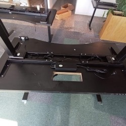 Bureau à roulettes motorisé à hauteur réglable IOM