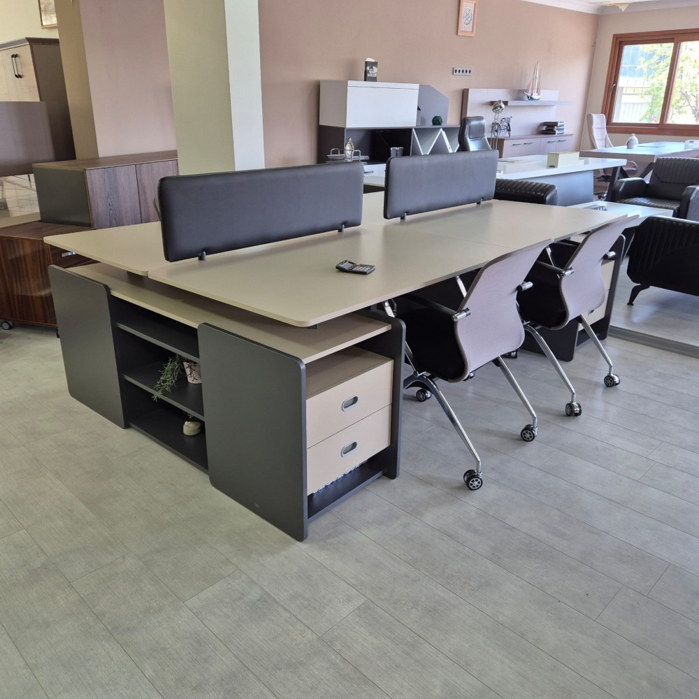 Apple Pour Quatre Personnes Bureau Poste De Travail