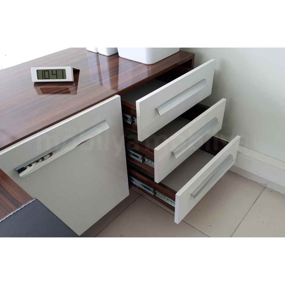 Bureau D'Istanbul Executive Team Porsche Terre Hg. Noyer