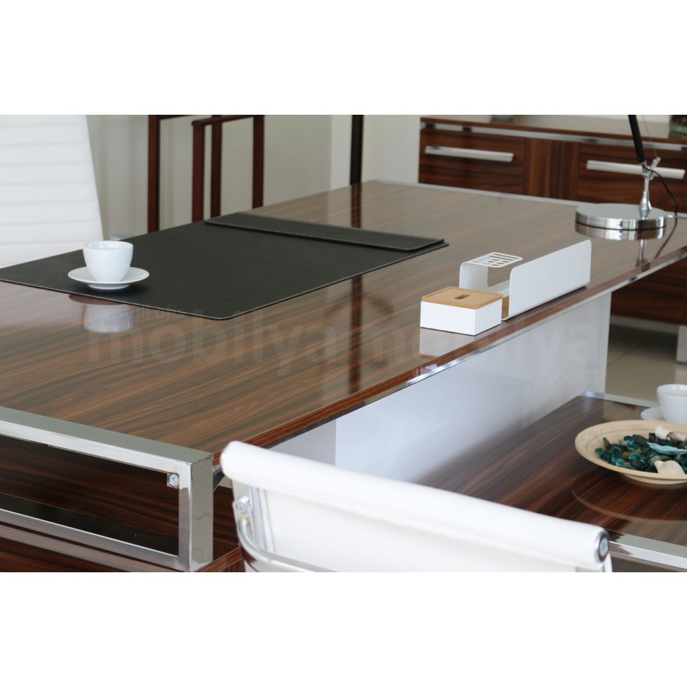 Bureau D'Istanbul Executive Team Porsche Terre Hg. Noyer